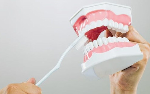 洗牙后牙龈出血不止怎么办洗牙后可以马上刷牙吗