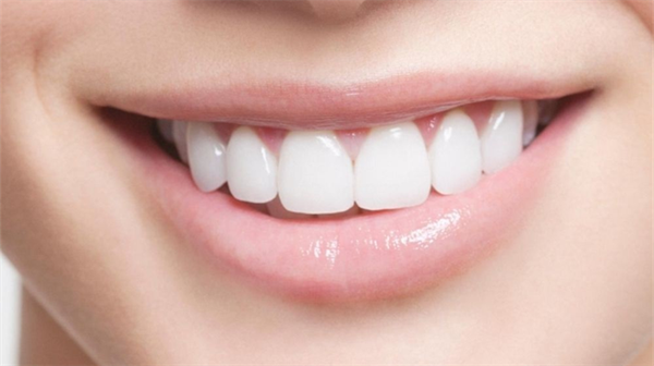 牙龈萎缩症状是什么牙龈萎缩可以恢复吗